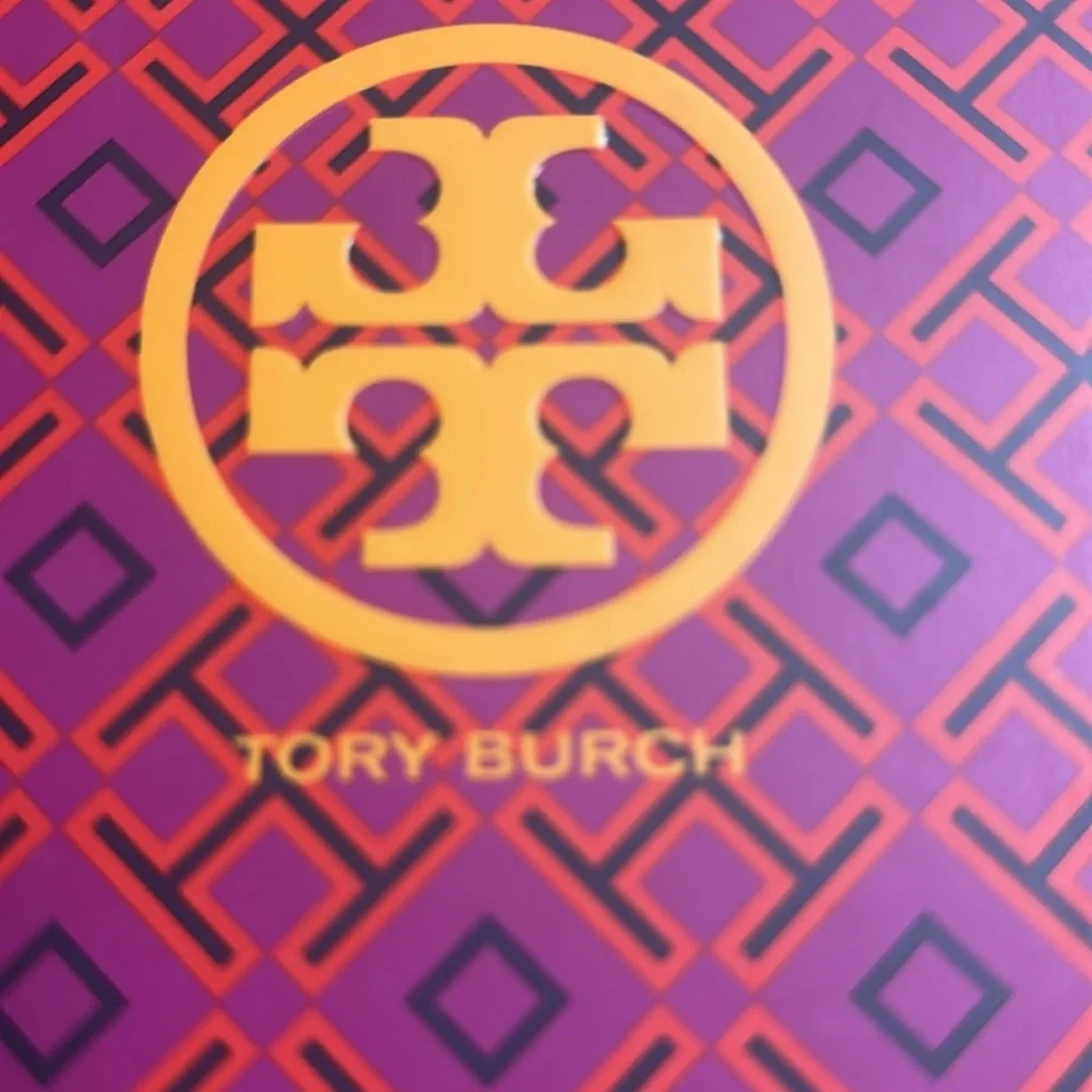 Tory Burch Thong Sandal Nude Patent Leather & Gold Emblem size-7.5
